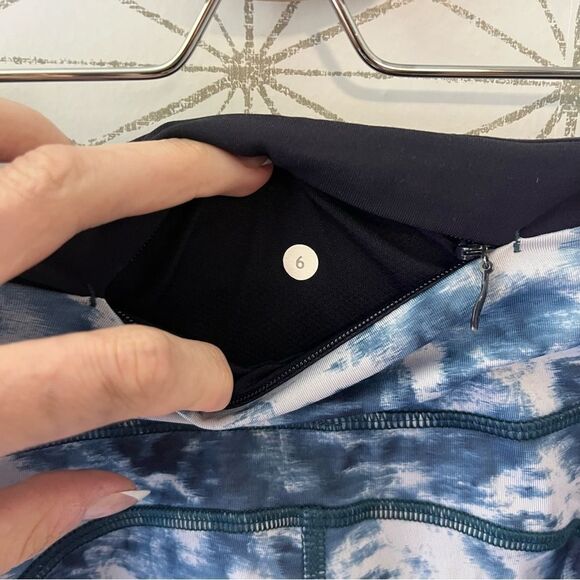 Lululemon Speed Tight III Luxtreme
Sea Side Silver Fox Alberta Lake / Naval Blue - Picture 12 of 12